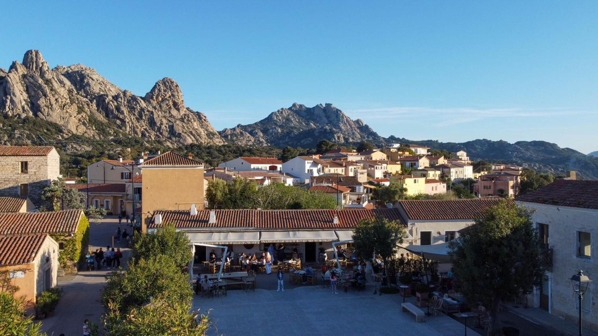 Boutique Hotel Sant'Andrea & Relais San Pantaleo Exterior photo