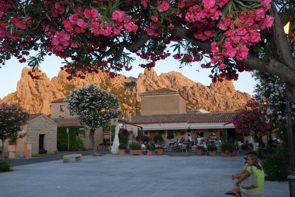 Boutique Hotel Sant'Andrea & Relais San Pantaleo Exterior photo