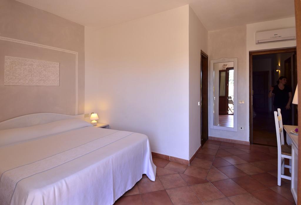 Boutique Hotel Sant'Andrea & Relais San Pantaleo Room photo