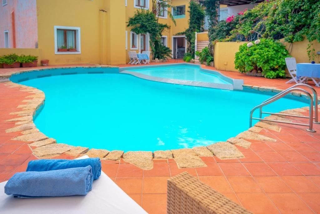 Boutique Hotel Sant'Andrea & Relais San Pantaleo Exterior photo